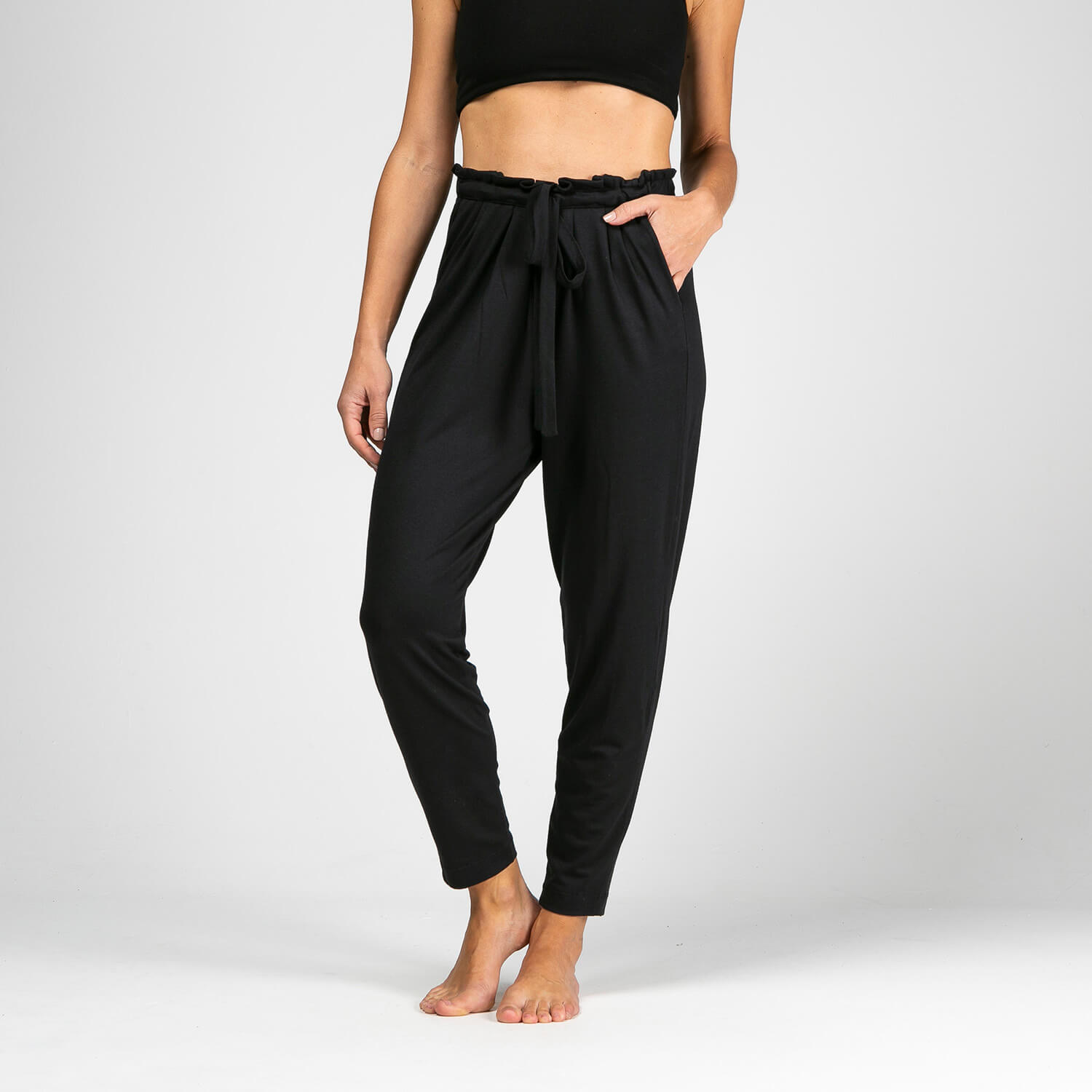 calça cenoura preta